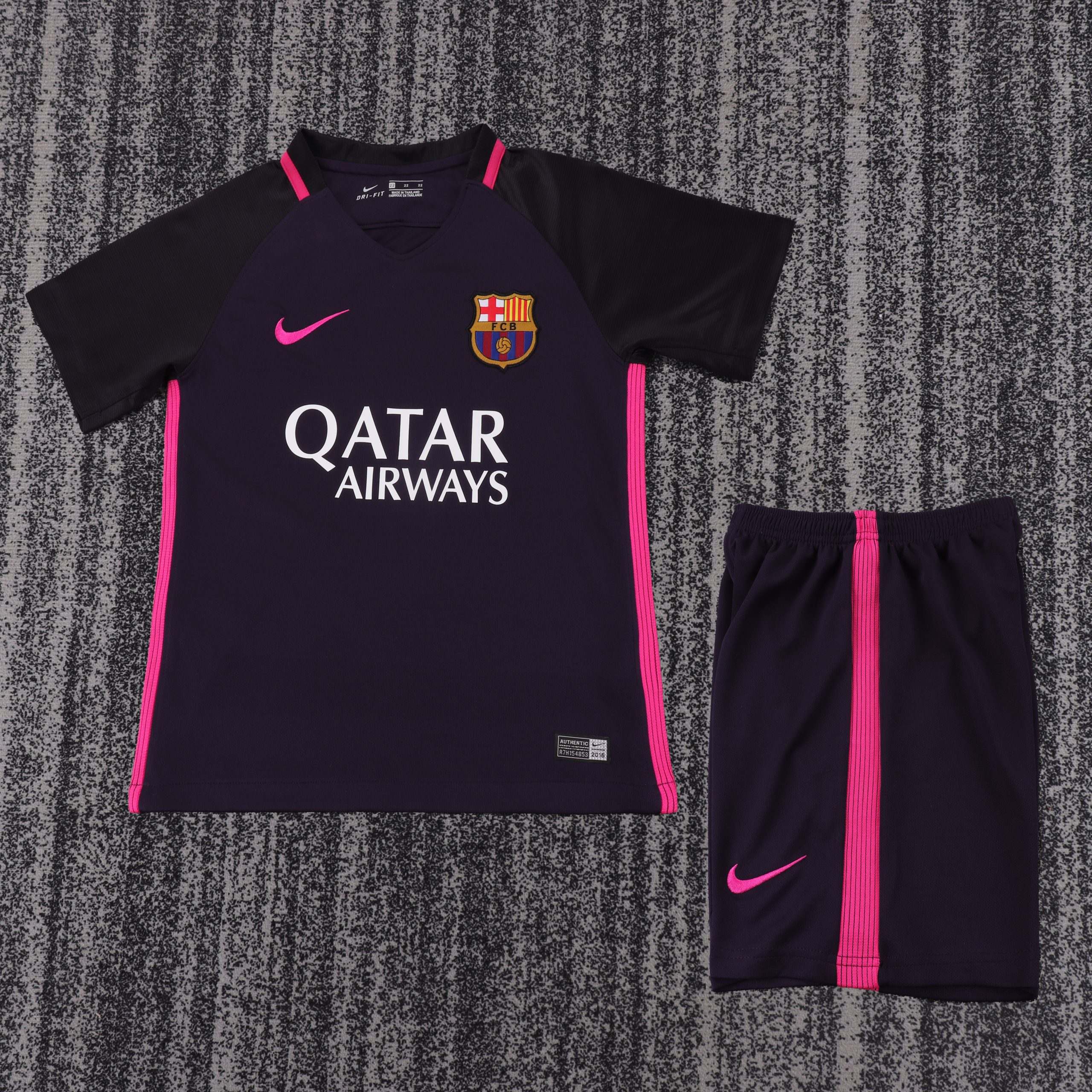 Barcelona 2016/17 Away Kids Kit