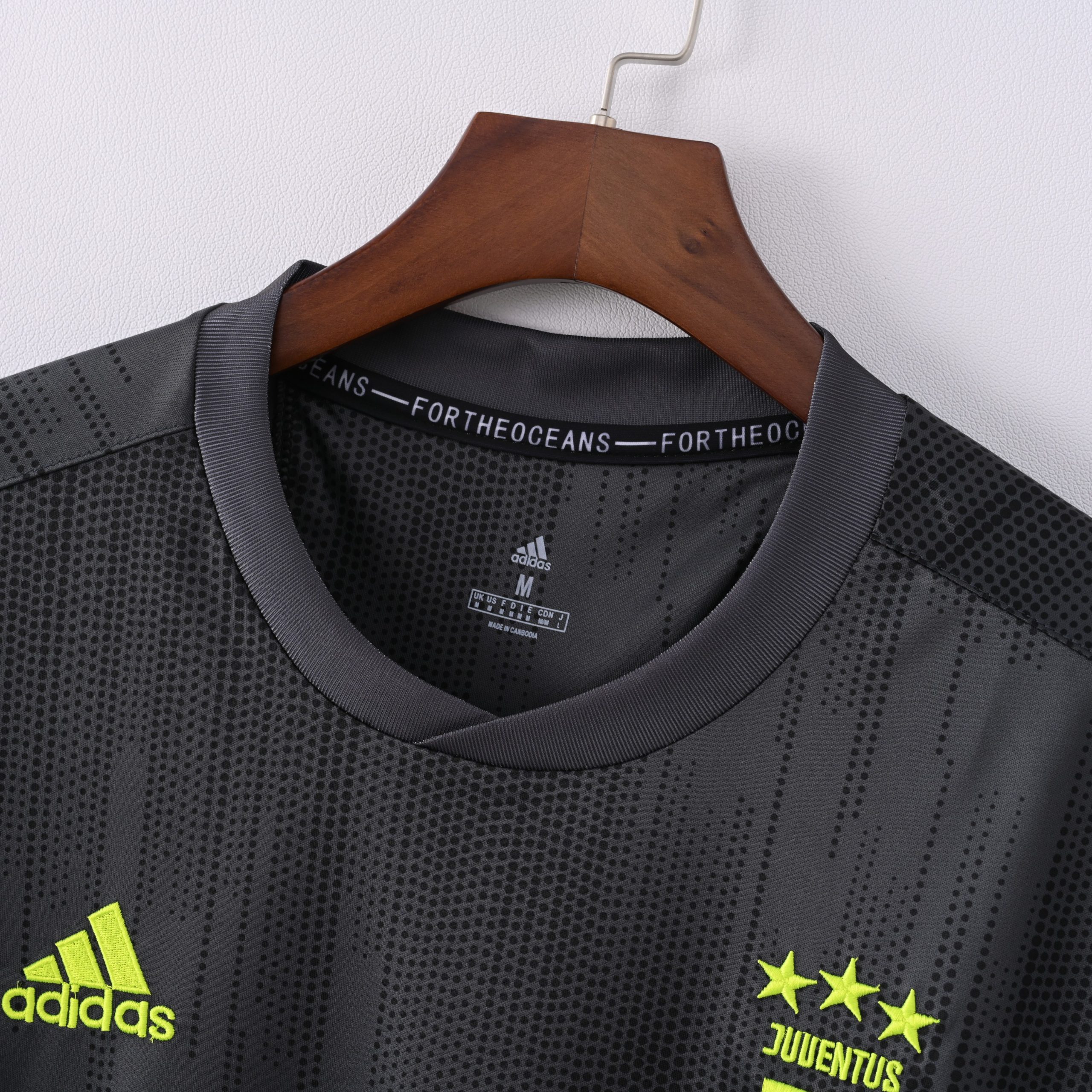 Juventus 2018/19 Away Retro Jersey (Fan Version) - Image 5