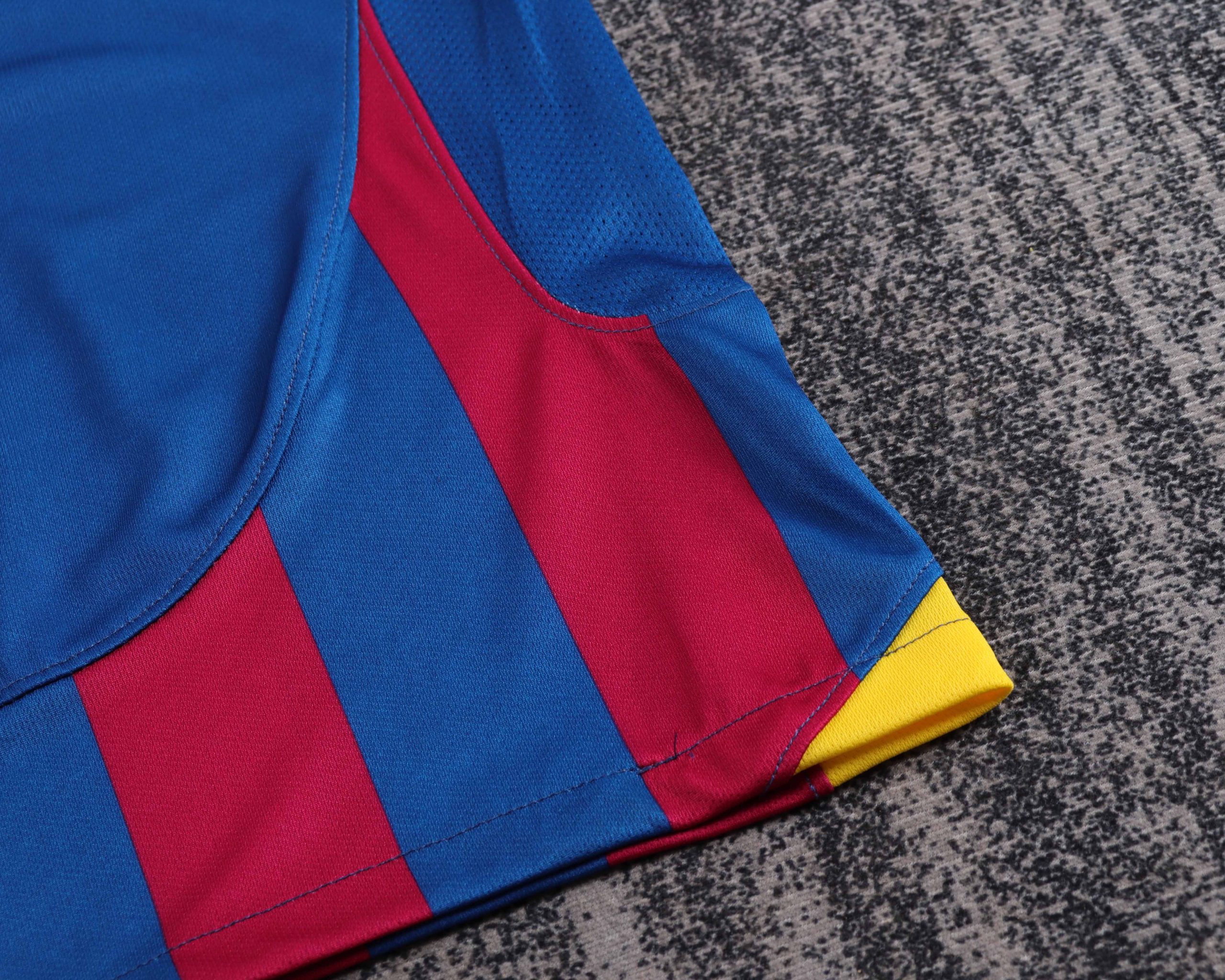 Barcelona 2005/06 Champions League Home Kids Kit - Image 4