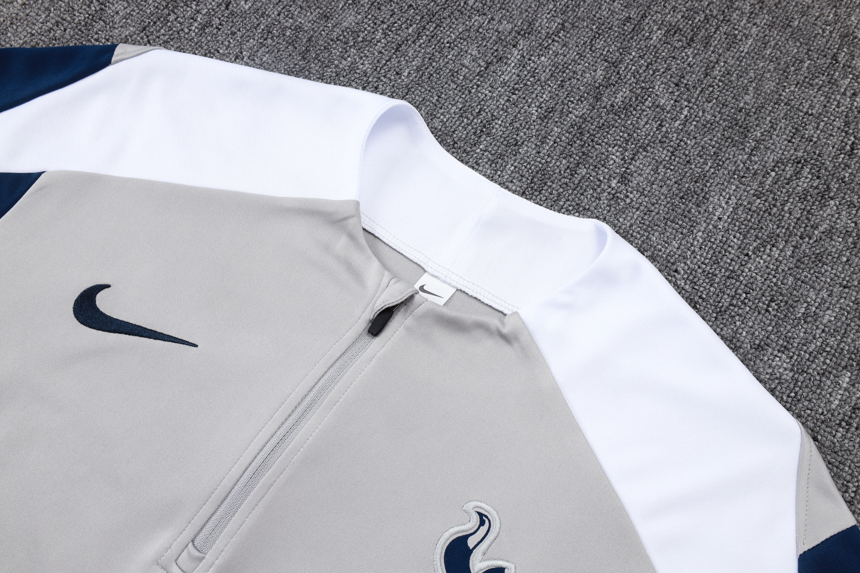 Tottenham Hotspur 2025/26 Training Set (Long Sleeve) - Image 3