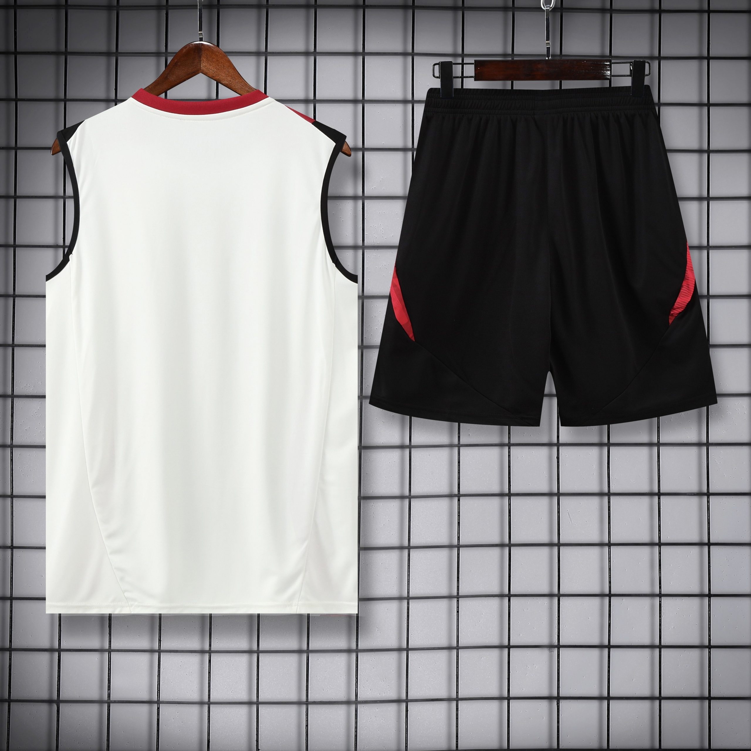 2025/26 Manchester United Vest Suit - Image 2