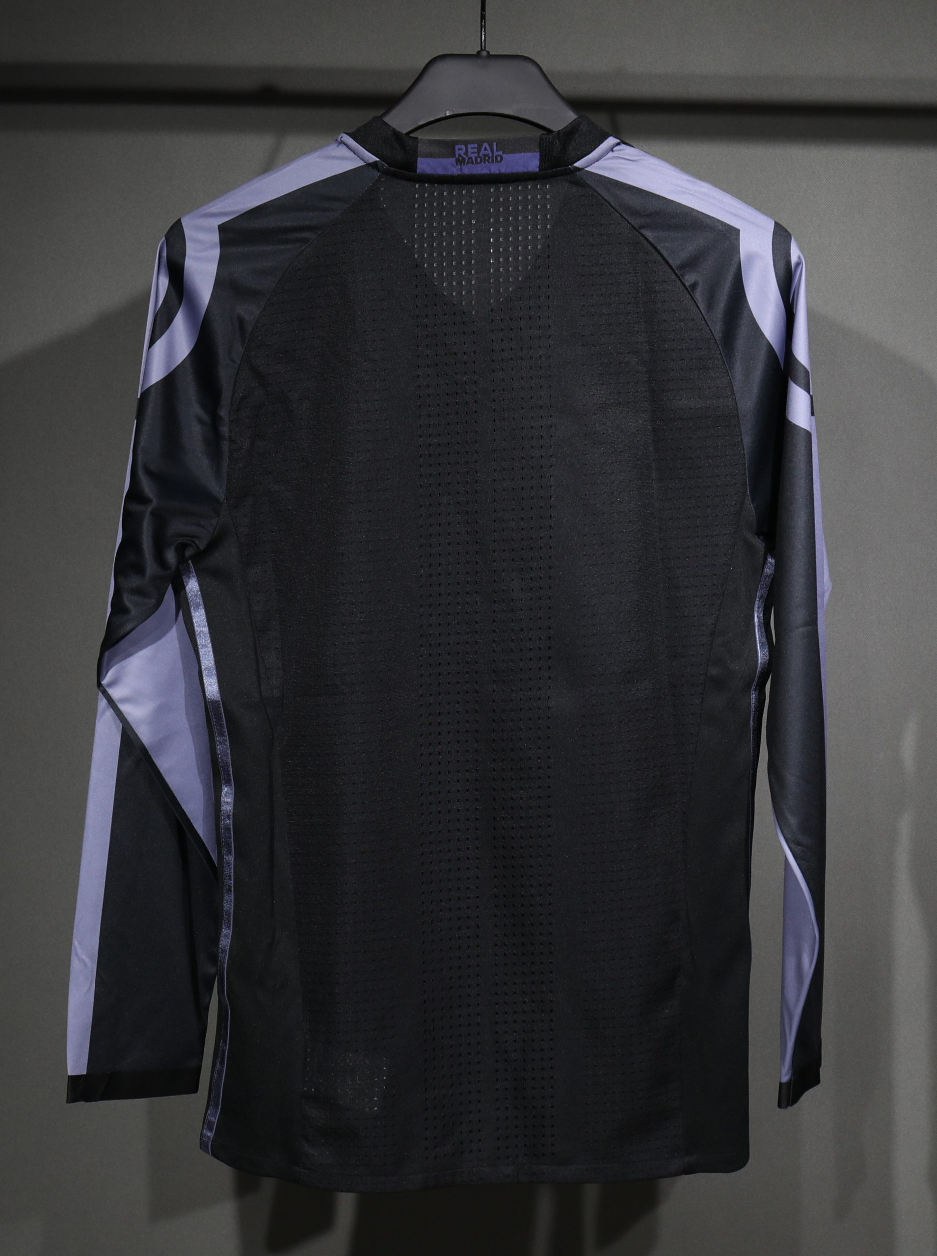 Real Madrid 2016/17 Third Retro Jersey (Player Version, Long Sleeve) - Image 2