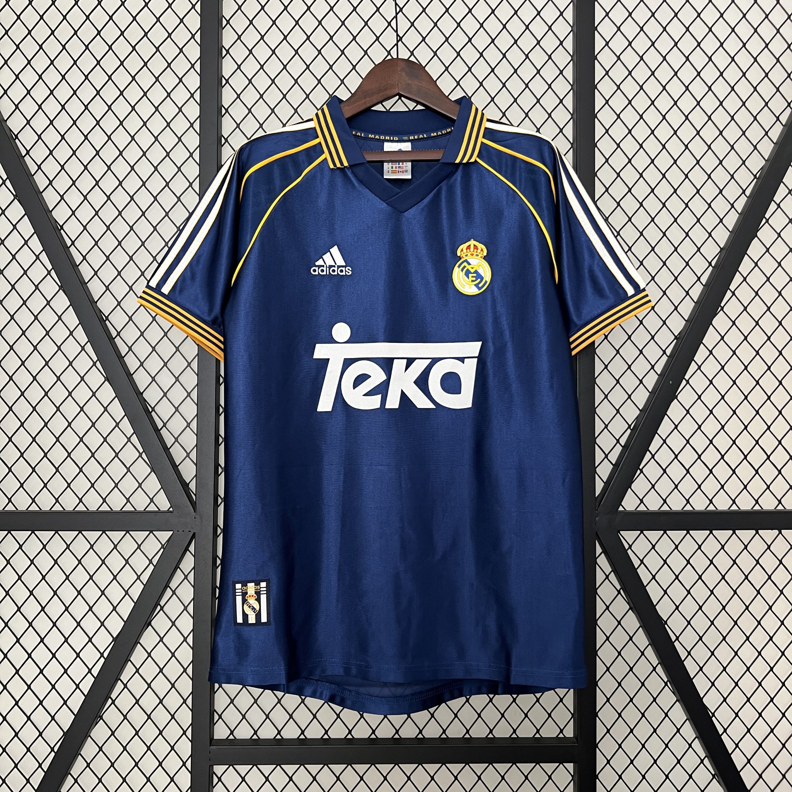 1998-00 Real Madrid Retro Jersey Second Away Fan Version