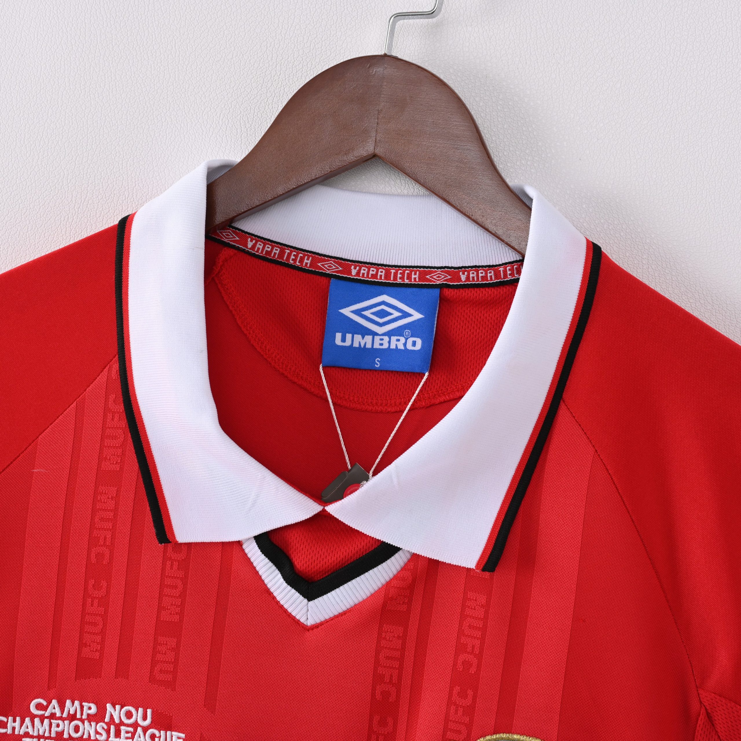 Manchester United 1999/00 Champions League Home Retro Jersey (Fan Version, Long Sleeve) - Image 5