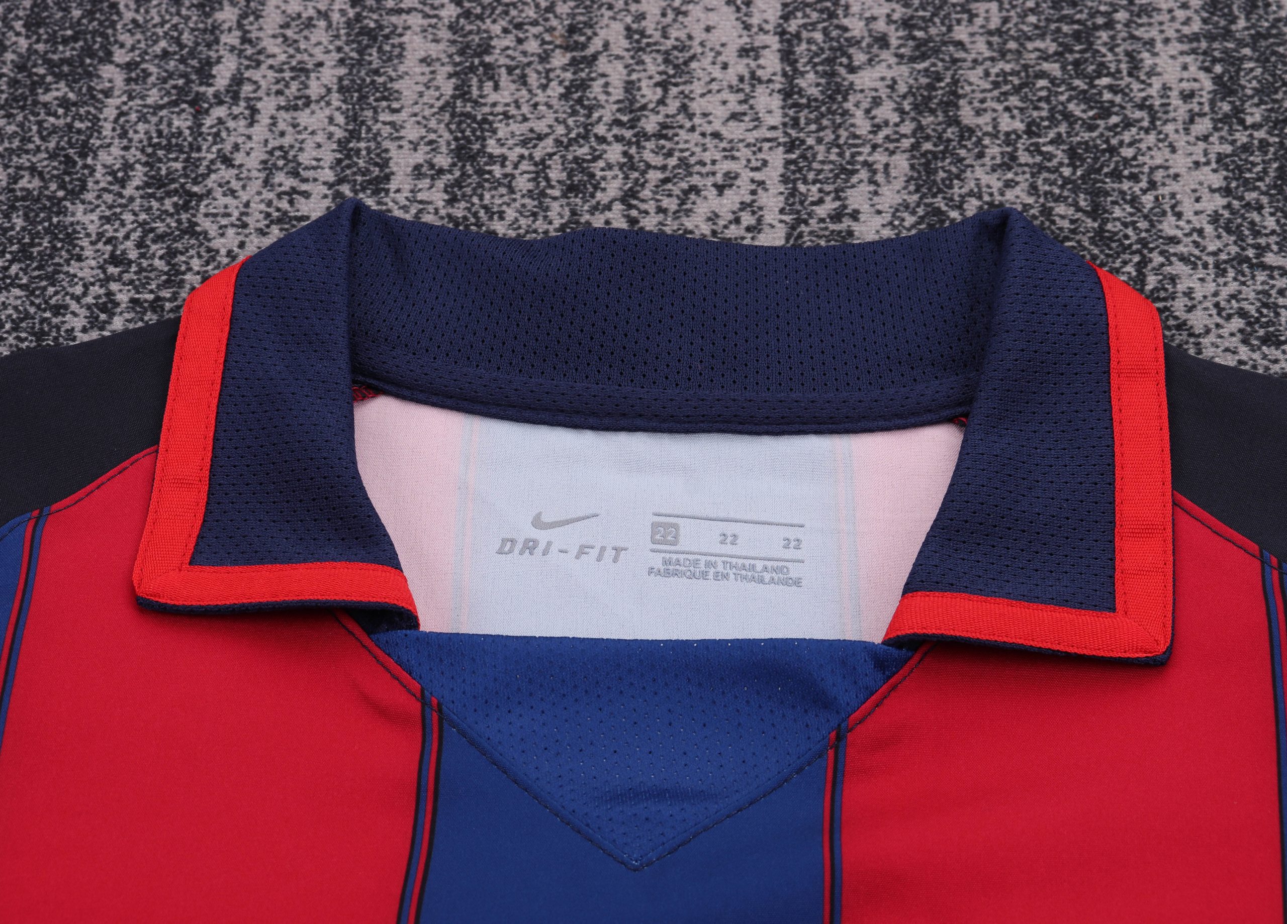 Barcelona 2003/04 Home Kids Kit - Image 3