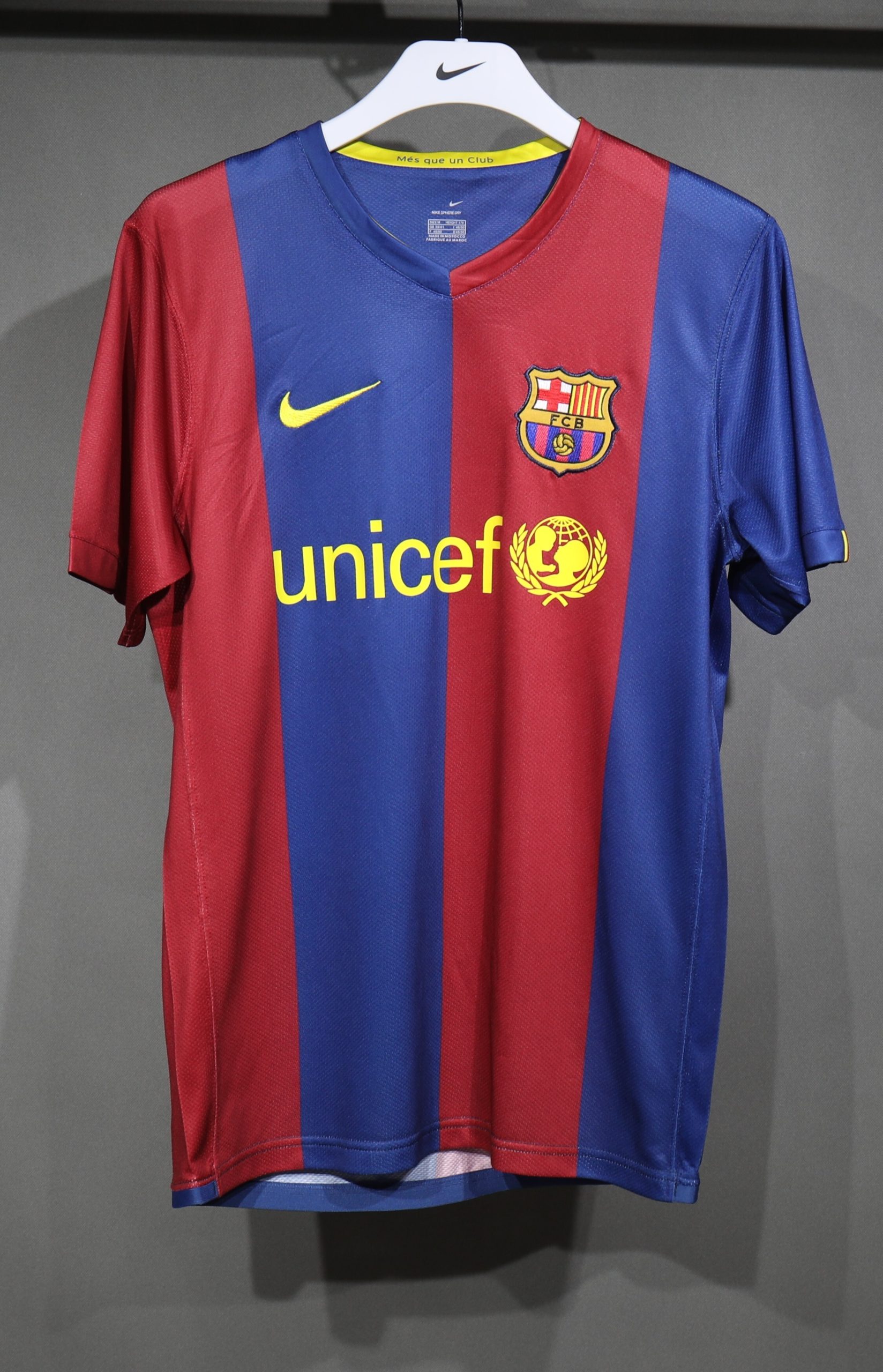Barcelona 2006/07 Home Retro Jersey (Player Version)