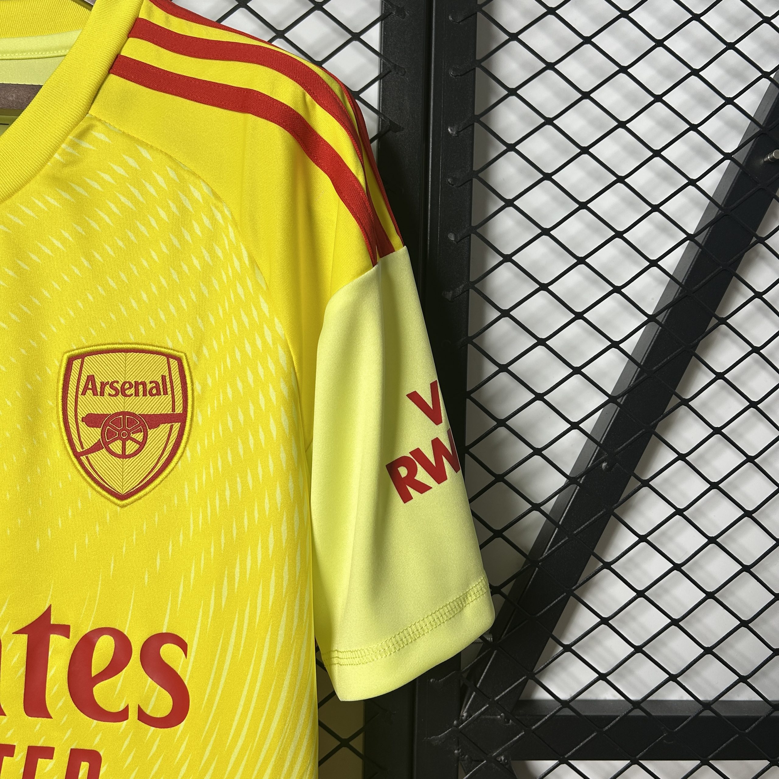 Arsenal 2025/26 Goalkeeper Jersey (Fan Version) - Image 5