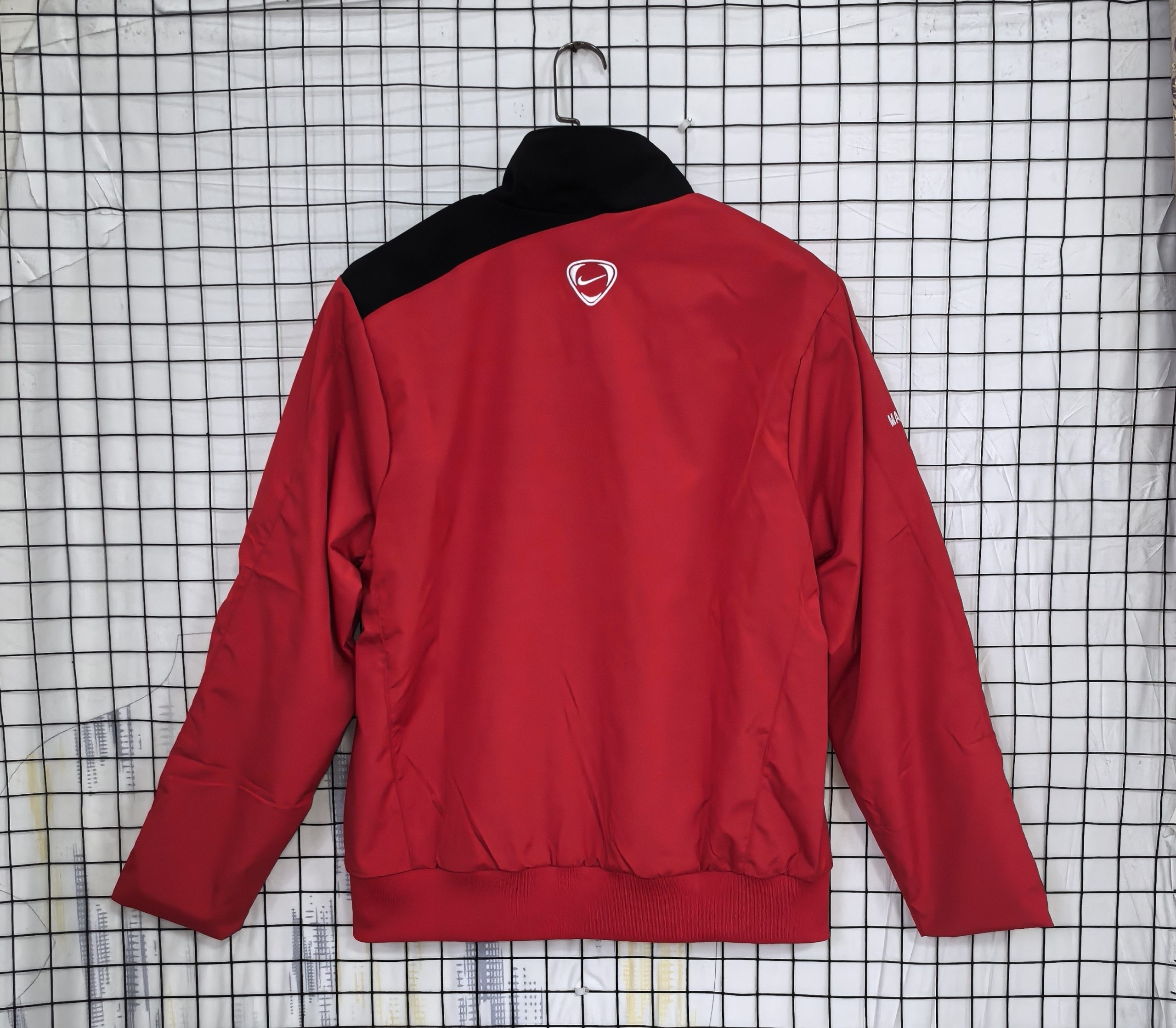 Manchester United 2007/08 Retro Windbreaker - Image 2