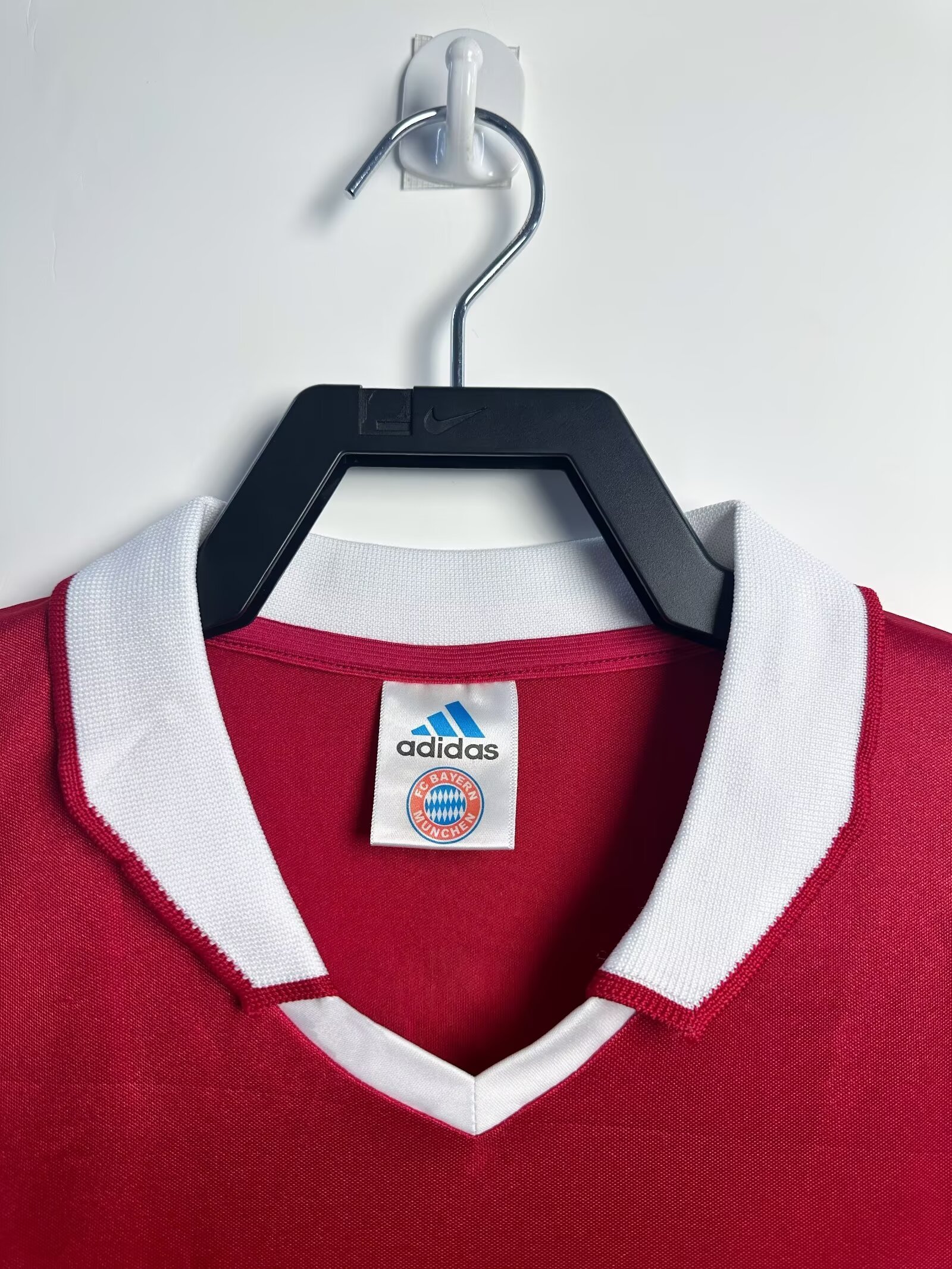 Bayern Munich 2003/04 Home Retro Jersey (Fan Version) - Image 3