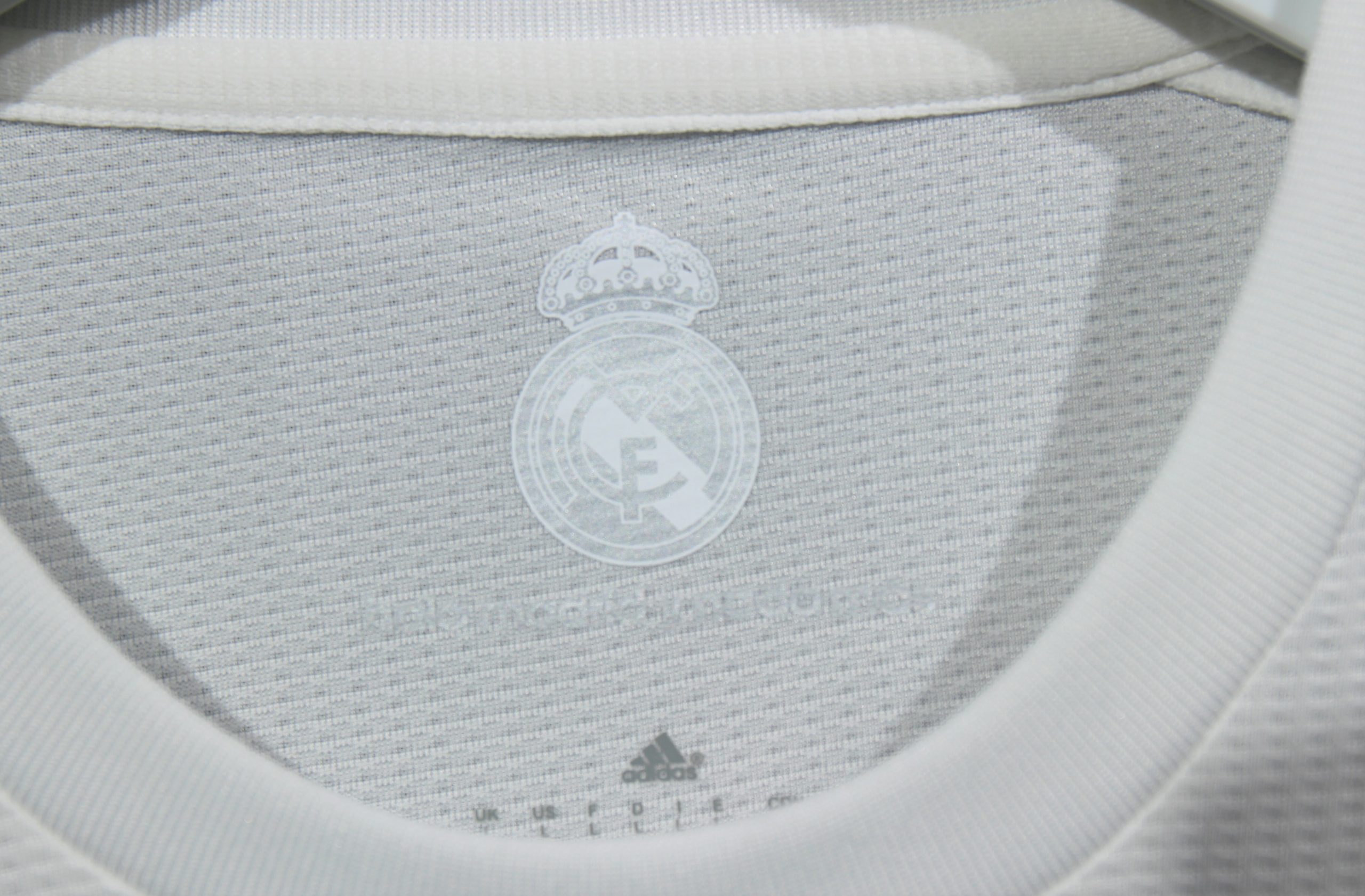 Real Madrid 2015/16 Home Retro Jersey (Player Version) - Image 5