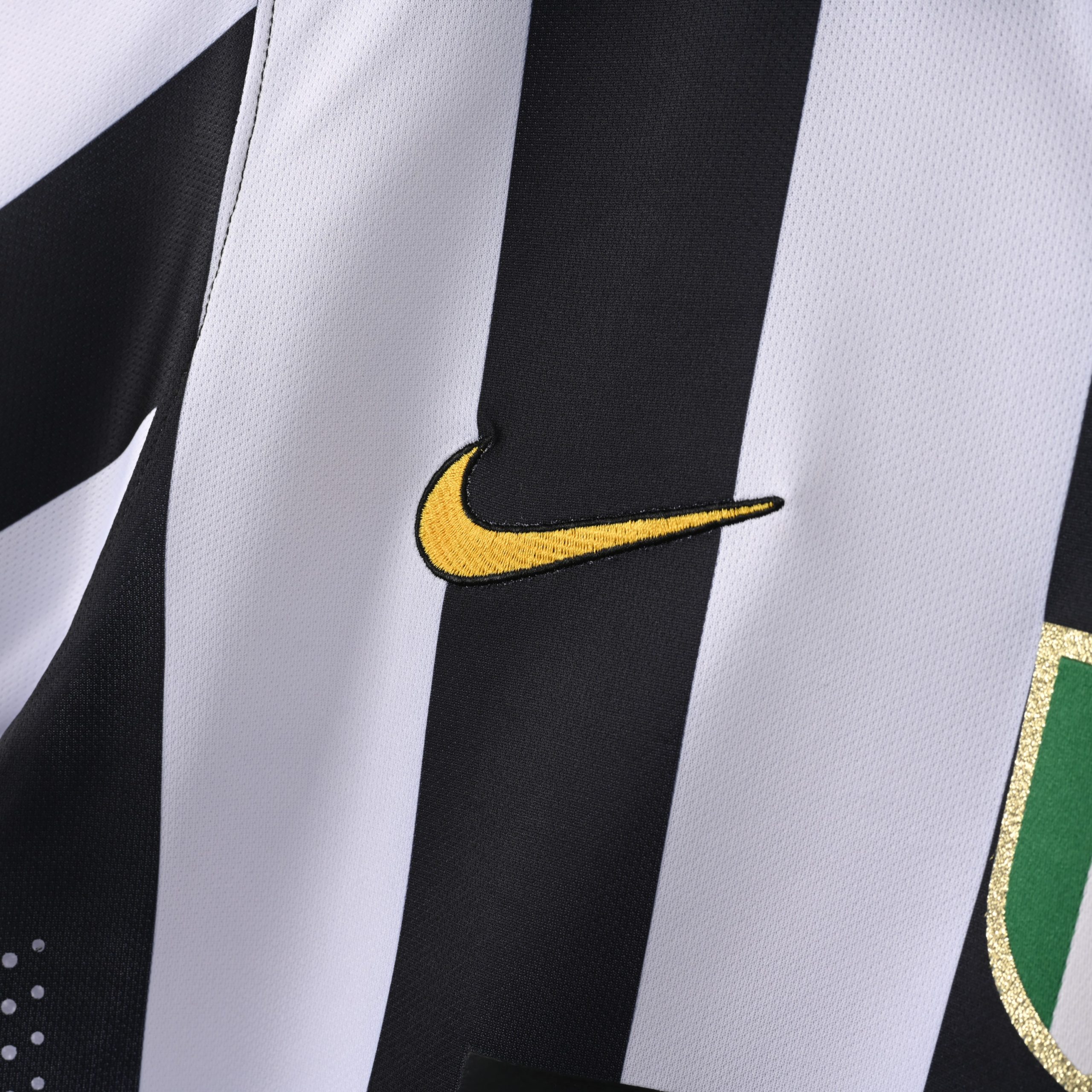 Juventus 2015/16 Home Retro Jersey (Fan Version) - Image 2