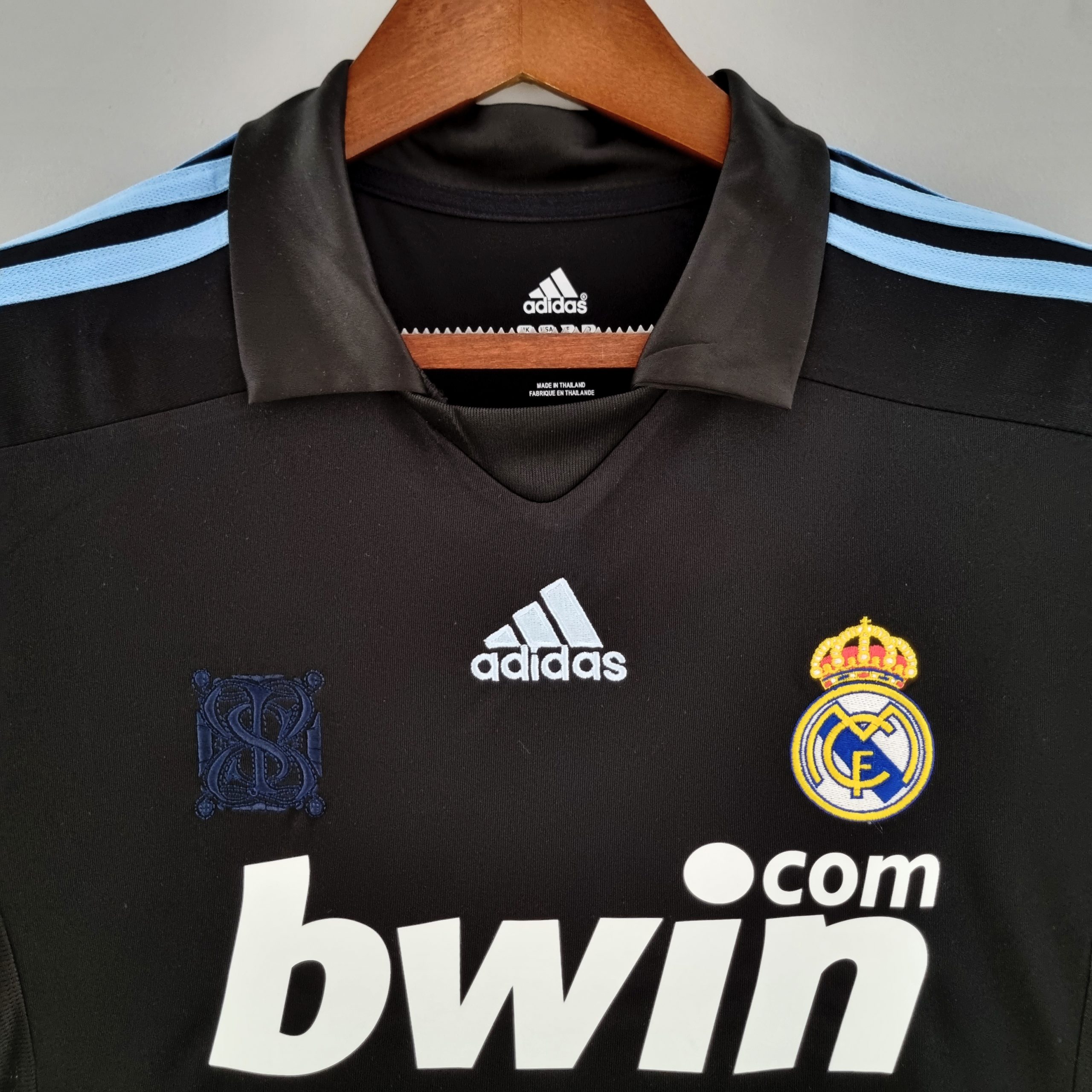 Real Madrid 2009/10 Away Retro Jersey - Image 2