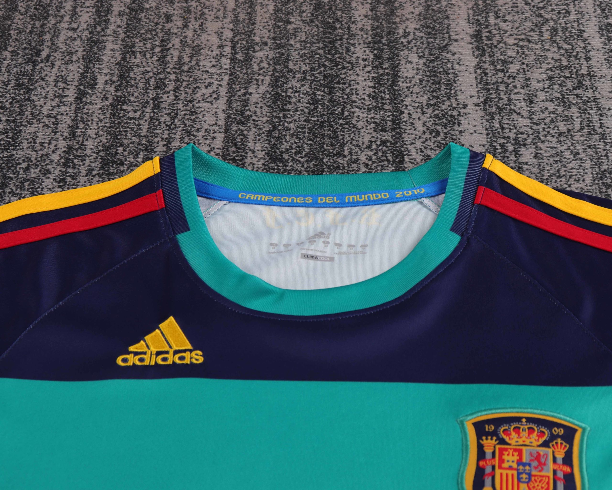 Spain 2010 World Cup Goalkeeper Retro Kids Jersey - Image 3