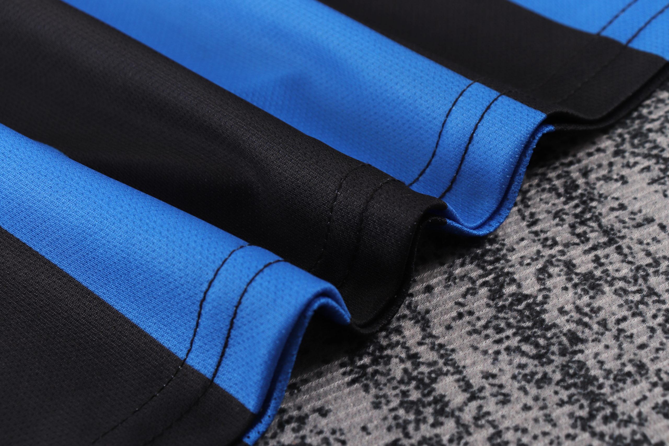 Inter Milan 2009/10 Champions League Home Kids Kit - Image 5