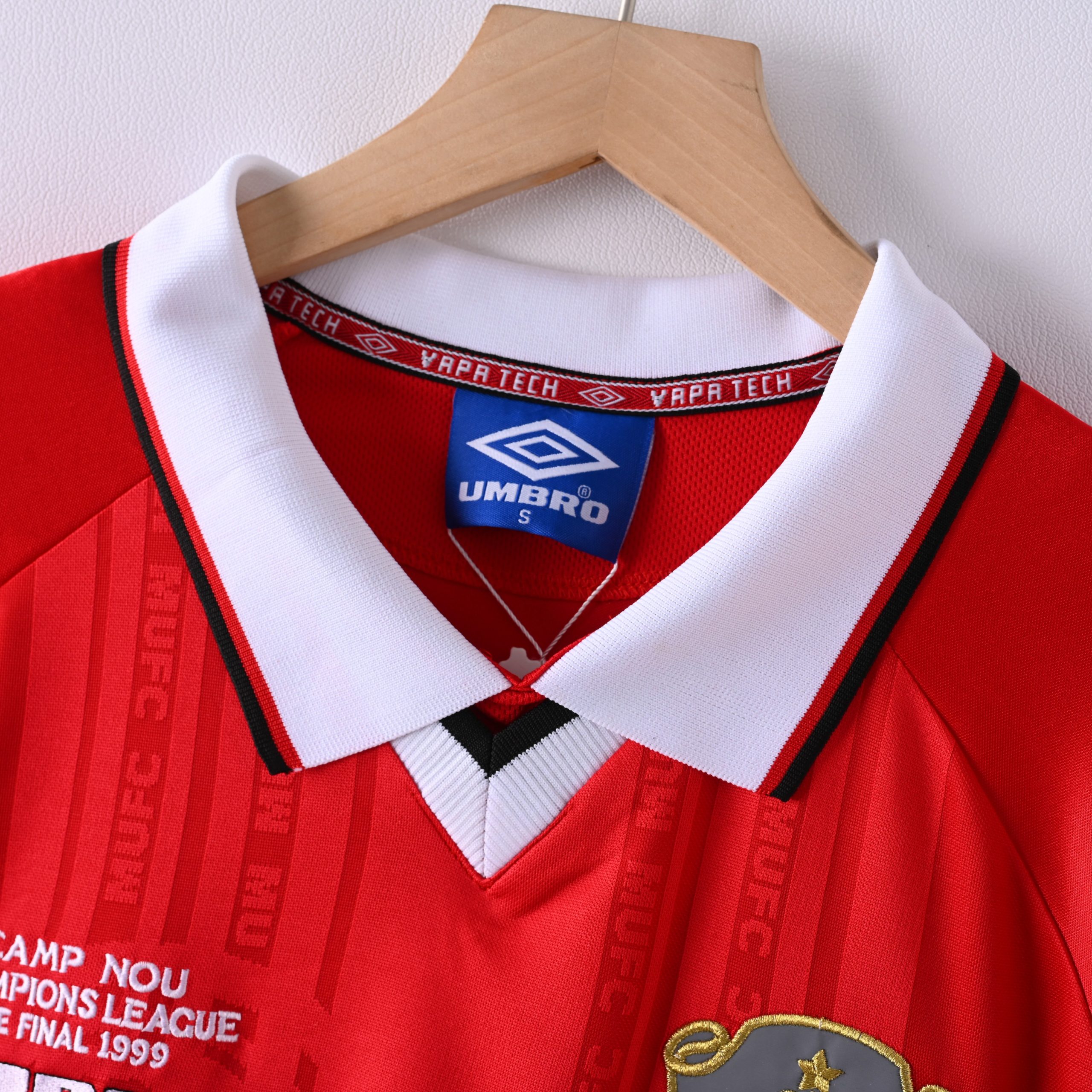Manchester United 1999/00 Champions League Home Retro Jersey (Fan Version) - Image 5