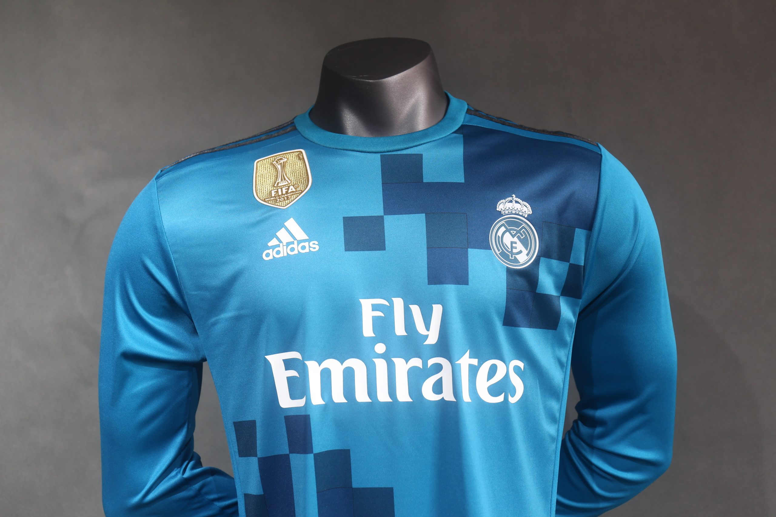 Real Madrid 2017/18 Third Retro Jersey (Player Version, Long Sleeve) - Image 5