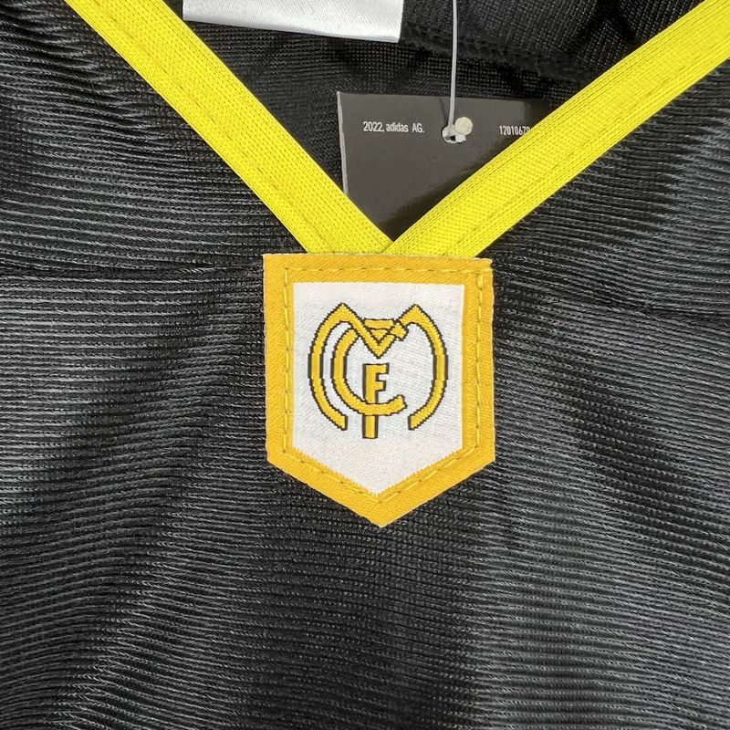 Real Madrid 1998/00 Away Retro Jersey (Fan Version, Long Sleeve) - Image 2