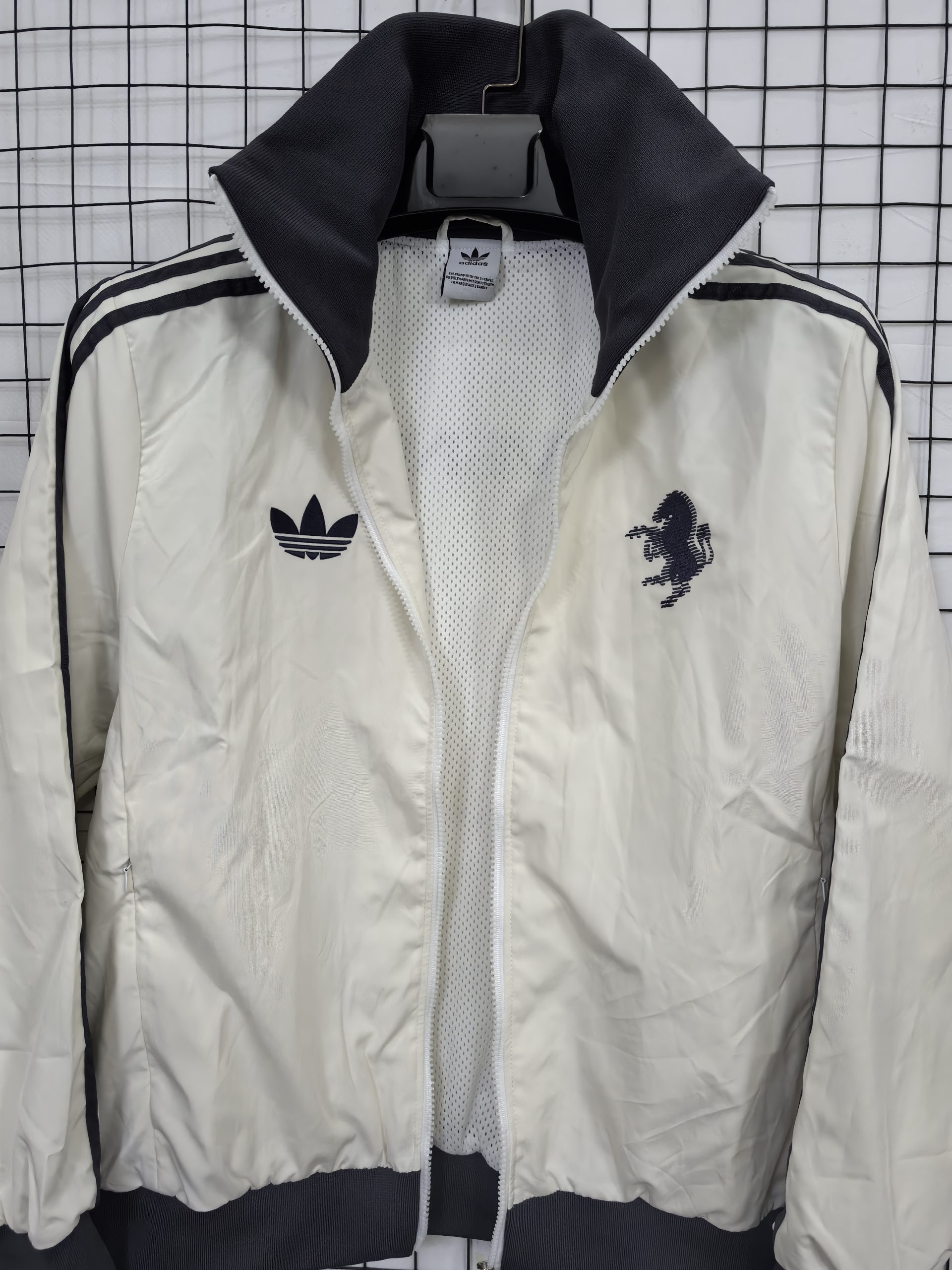 Juventus 2024/25 Retro Windbreaker - Image 3