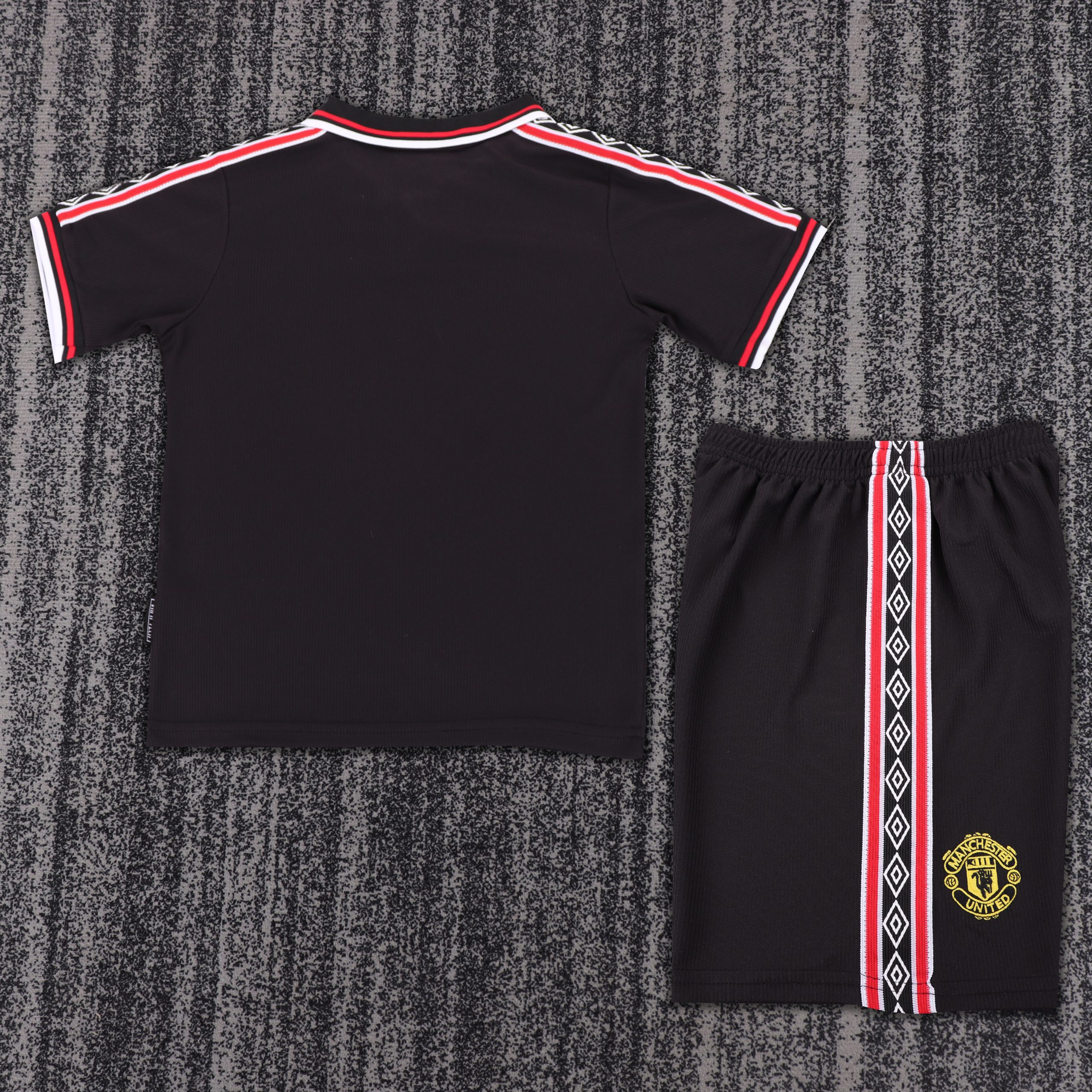 Manchester United 1998/99 Away Kids Kit - Image 2