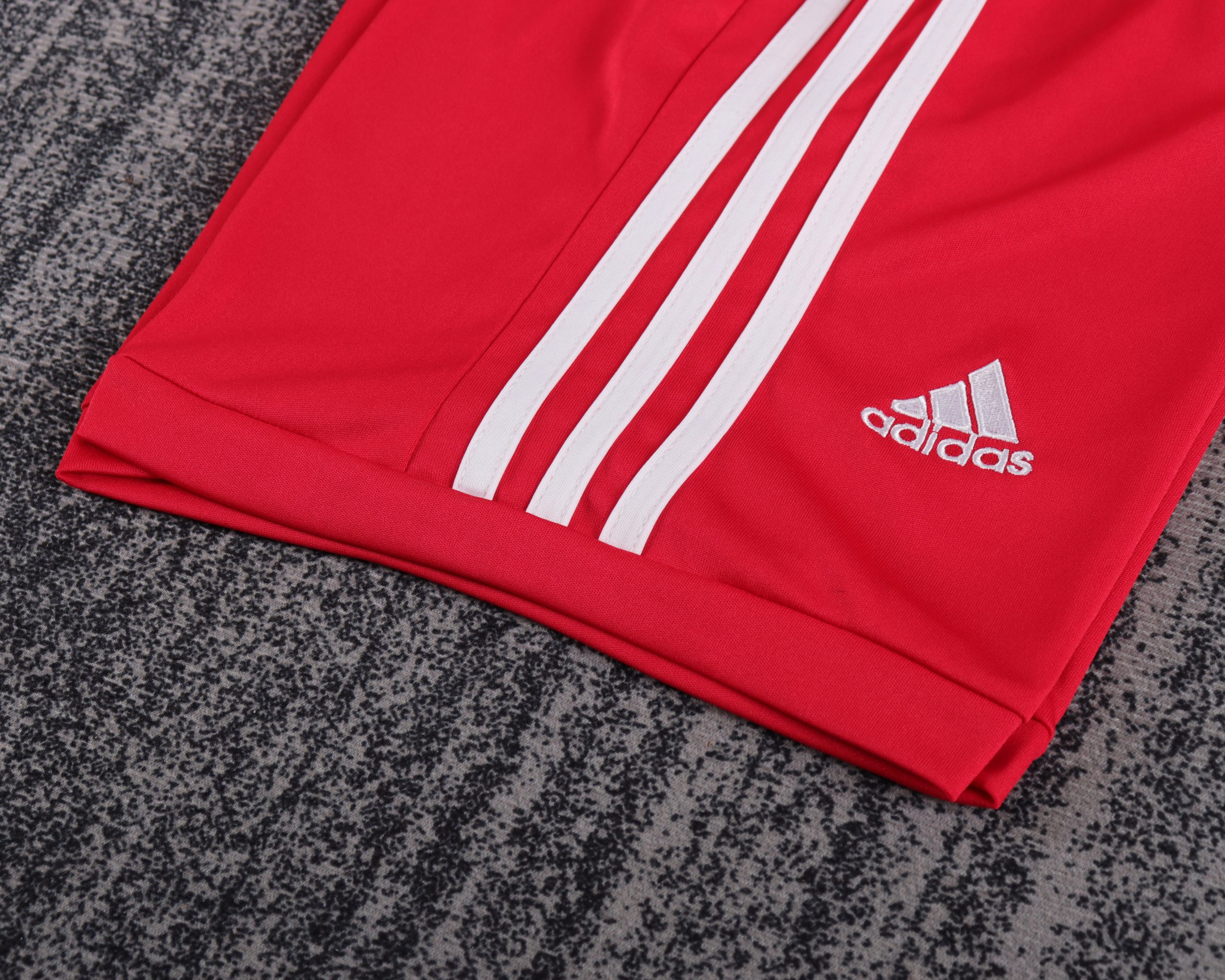 Real Madrid 2011/12 Third Kids Kit - Image 3