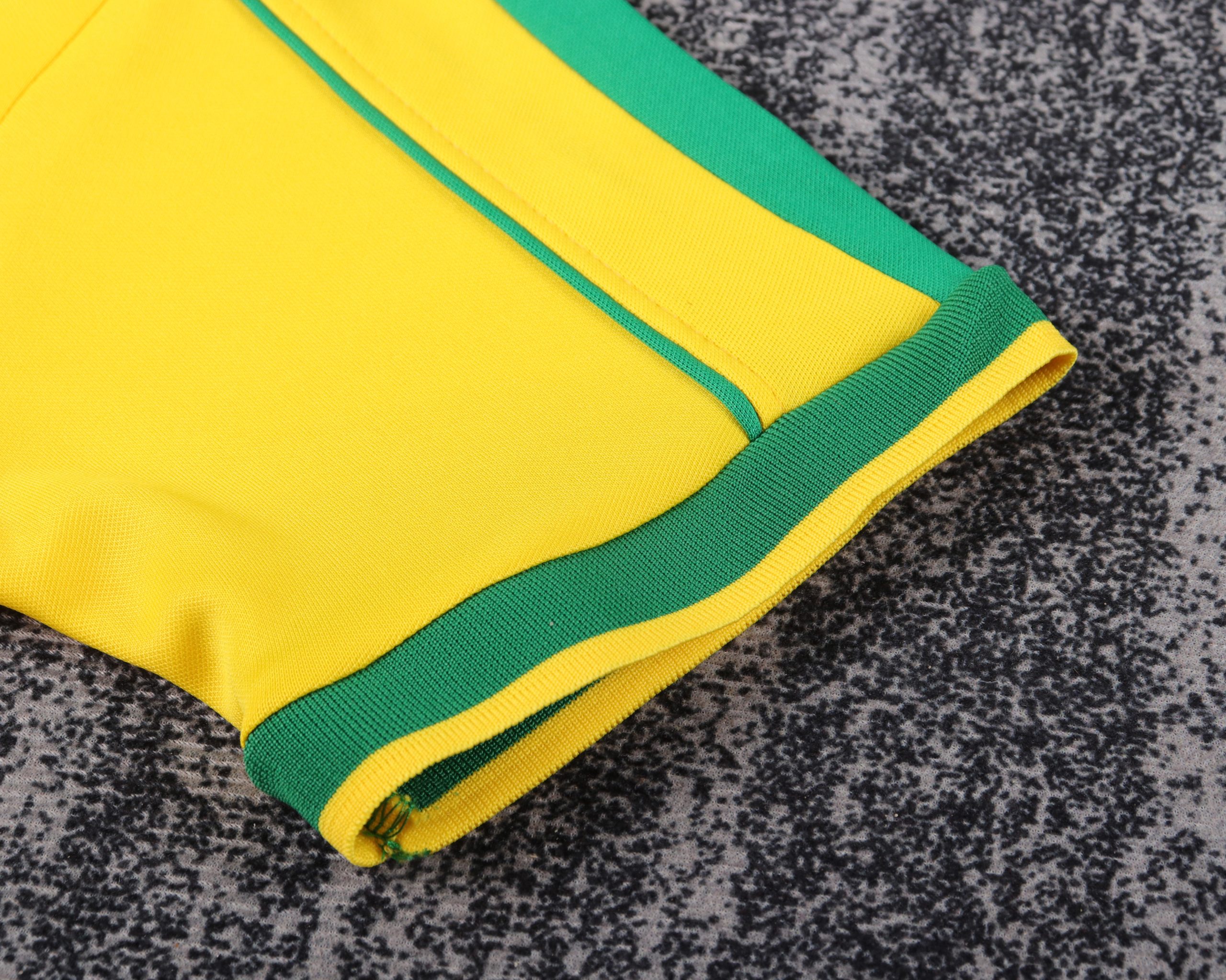 Brazil 1998 World Cup Home Kids Kit - Image 4