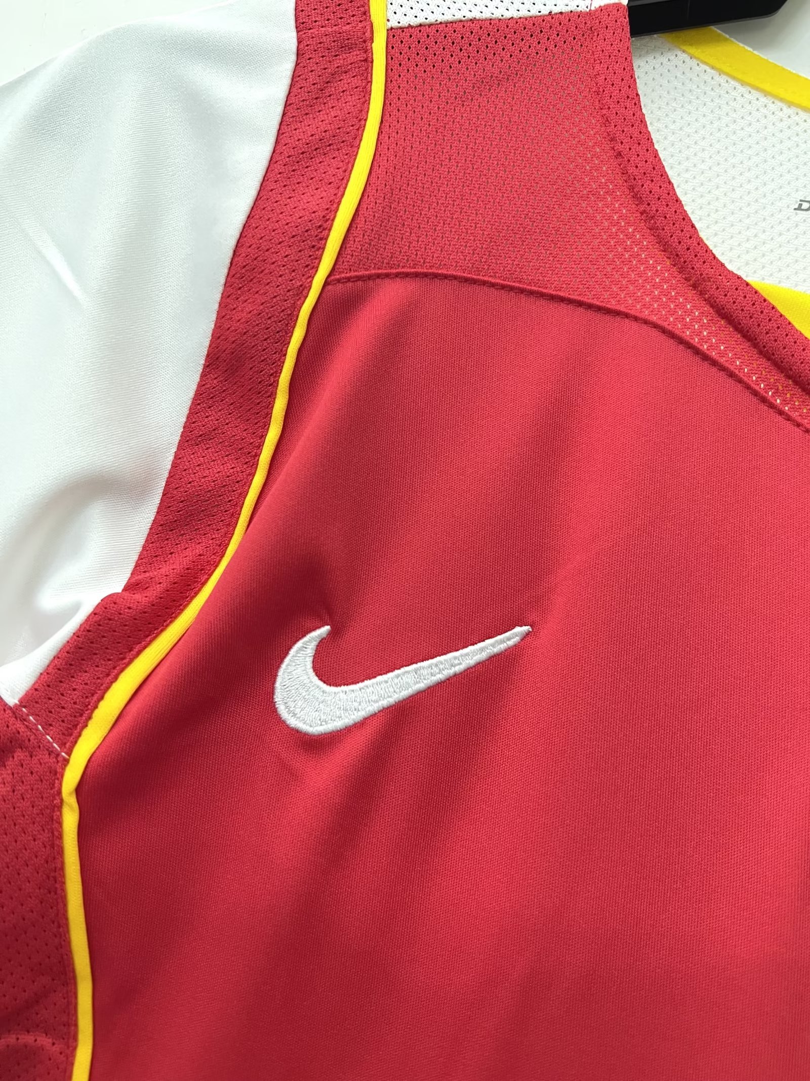 Arsenal 2004/05 Home Retro Jersey - Image 4